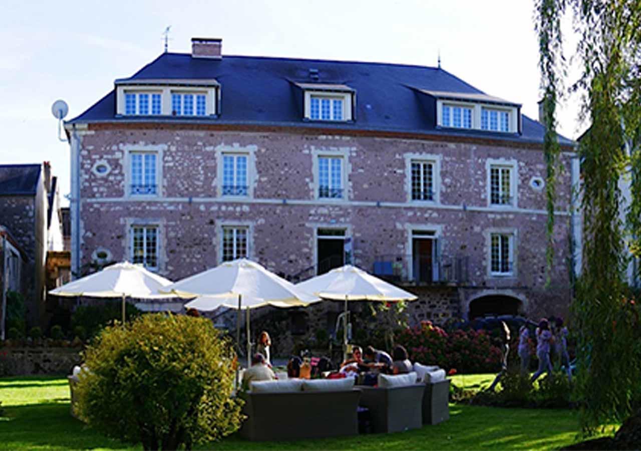 Logis - Auberge De L'Abbaye Thiron-Gardais Buitenkant foto