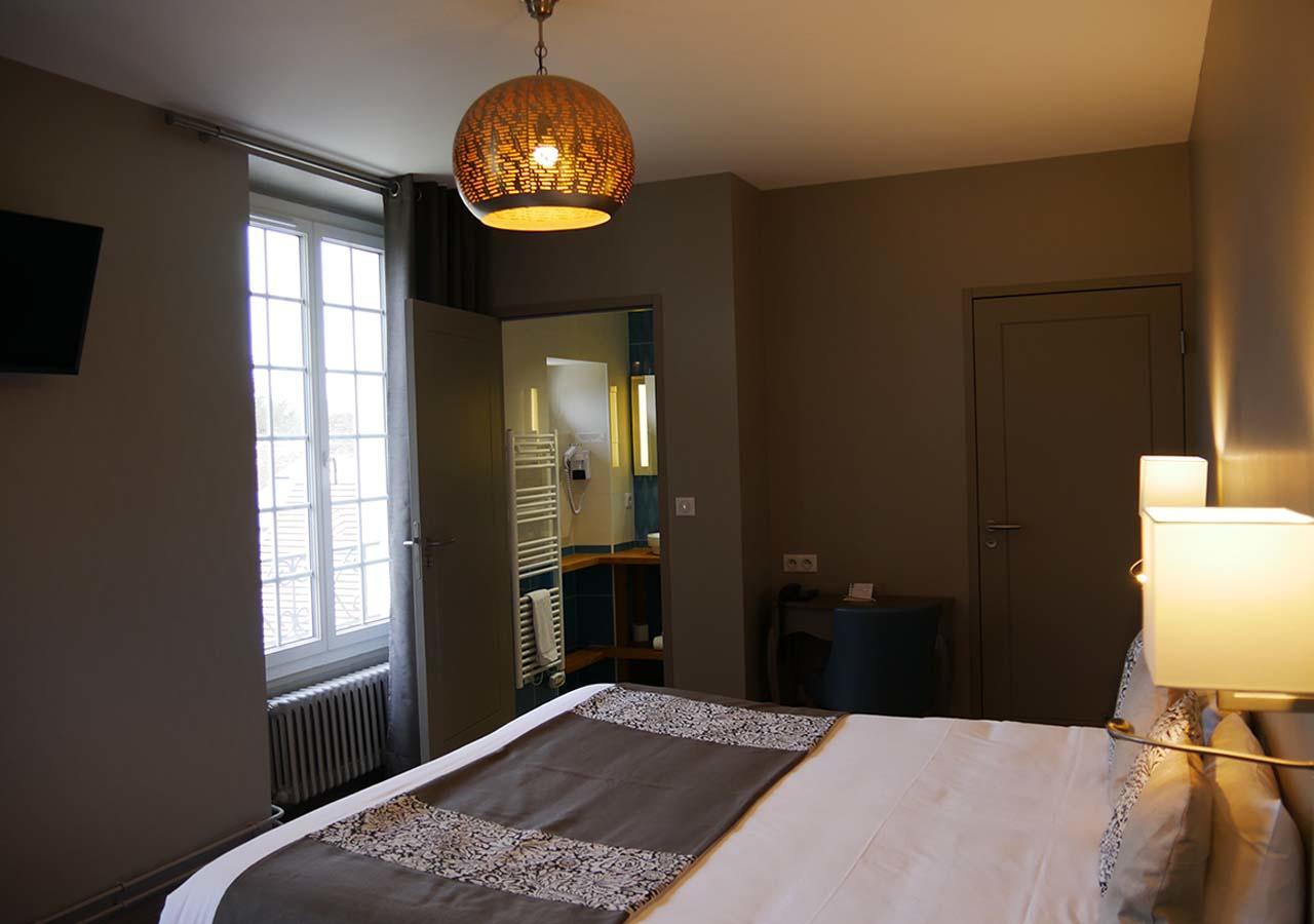 Logis - Auberge De L'Abbaye Thiron-Gardais Buitenkant foto