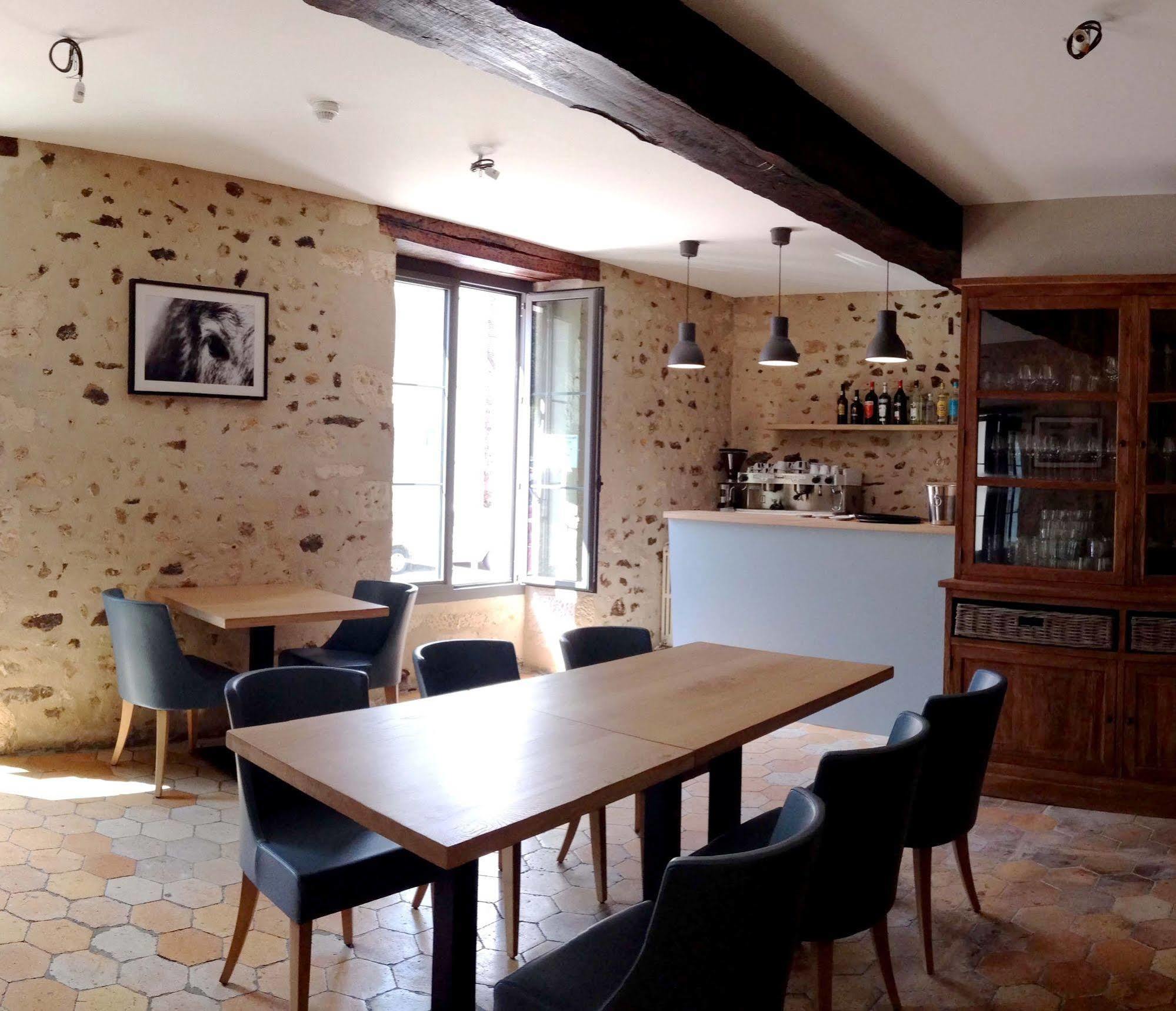 Logis - Auberge De L'Abbaye Thiron-Gardais Buitenkant foto