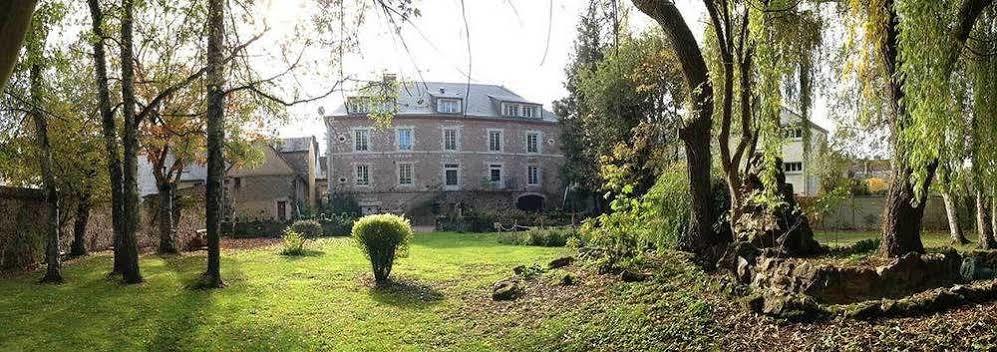 Logis - Auberge De L'Abbaye Thiron-Gardais Buitenkant foto