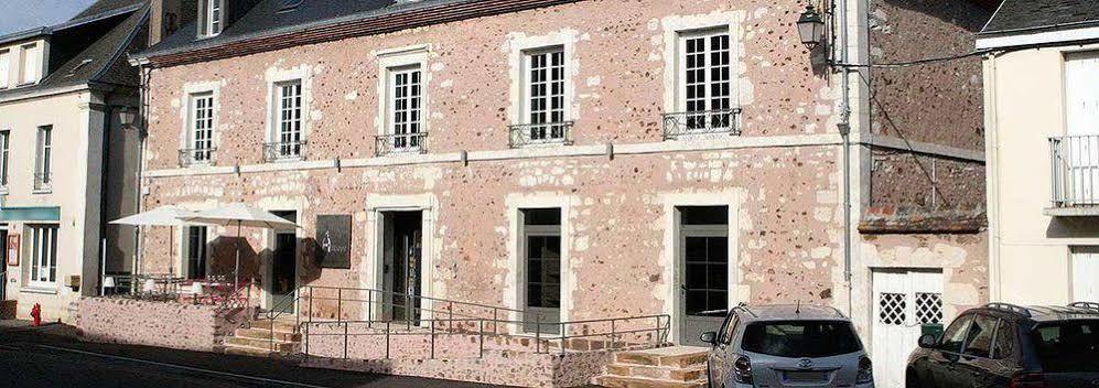Logis - Auberge De L'Abbaye Thiron-Gardais Buitenkant foto