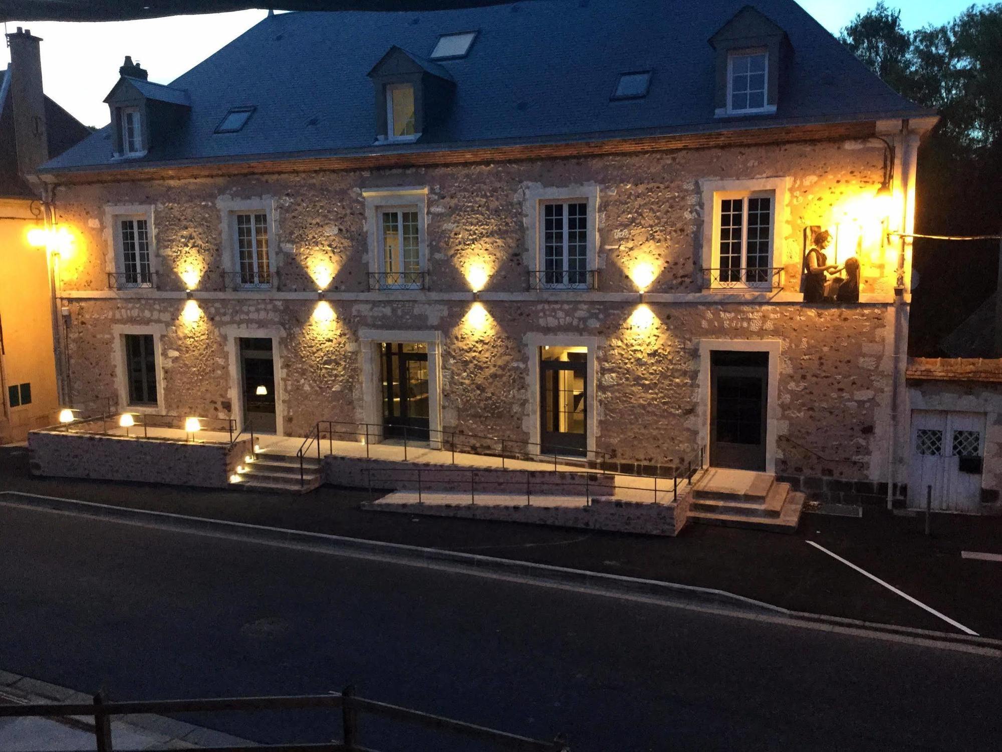 Logis - Auberge De L'Abbaye Thiron-Gardais Buitenkant foto